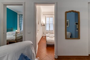 2 habitaciones, tabla de planchar con plancha, wifi y ropa de cama 