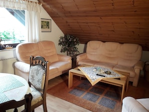 Living area - Haus Jägerwinkel - Wohnung I (Müllheim im Markgräflerland)