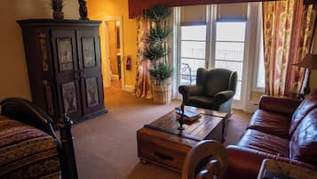 Smart TV, fireplace, DVD player, books