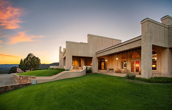 المنشأة من الخارج