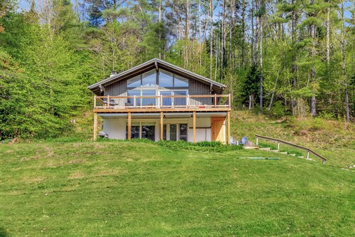 8 min to Stratton, 6 min to golf, 15 min to Manchester. Pet friendly!