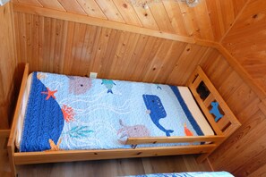 3 makuuhuonetta, silitysrauta/-lauta, ilmainen Wi-Fi, vuodevaatteet