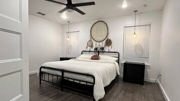 4 bedrooms, desk, iron/ironing board, free WiFi