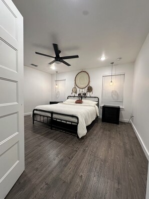 4 habitaciones, escritorio, tabla de planchar con plancha y wifi gratis