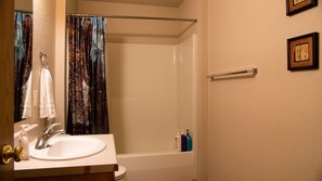 Shower, hair dryer, towels, soap - The Cozy Condo - Centrally Located 3 Bedroom in the Heart of Missoula! (Missoula)