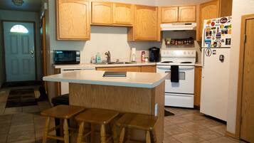 冰箱、微波炉、烤箱、炉灶