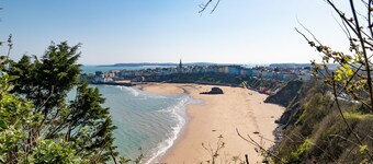 Connaught House - Central Location Near the Beach