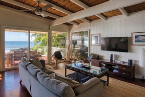 TV - Waimea Bay Getaway - Beachfront | AC (Haleiwa)