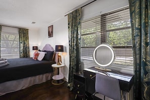 3 habitaciones, escritorio, tabla de planchar con plancha y wifi gratis