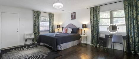 3 chambres, bureau, fer et planche Ă repasser, accĂšs au Wi-Fi (inclus)