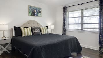 2 slaapkamers, een bureau, een strijkplank/strijkijzer, gratis wifi