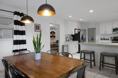 Retro Retreat*Walk to Graceland*Free Parking &Wifi