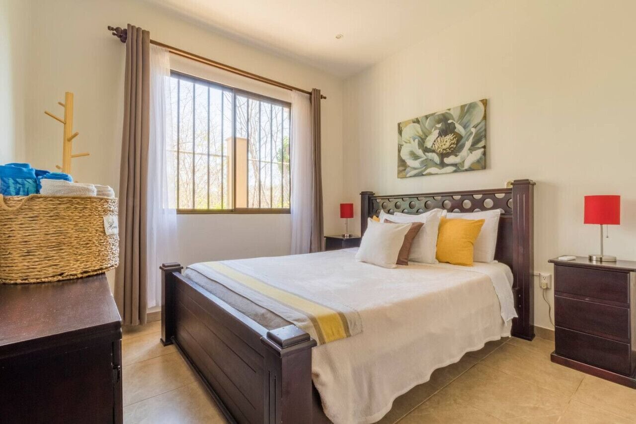 2 soverom, skrivebord, strykejern/-brett og wi-fi (inkludert)