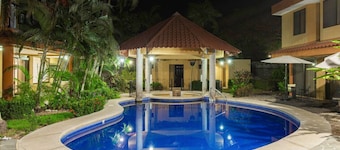 El Coco #1- 2 Bedroom Deluxe Villa, Pool, Gardens