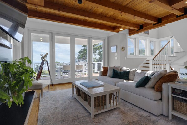 Smart TV, fireplace, books, stereo - STUNNING OCEAN VIEWS NEXT TO THE CLIFF HOUSE! New Listing, Premier Host! (York)