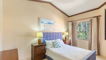 2 habitaciones, tabla de planchar con plancha y cuna de viaje