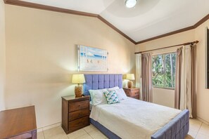 2 dormitoris, planxa i posts de planxar, un bressol de viatge i wifi 