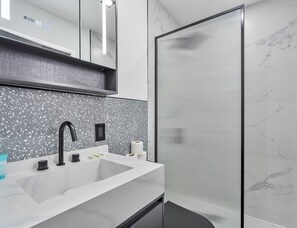 Shower, hair dryer, towels - Chic & Modern Home w Pool, 3BR 7 guests (Miami)