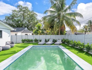 Pool - Chic & Modern Home w Pool, 3BR 7 guests (Miami)