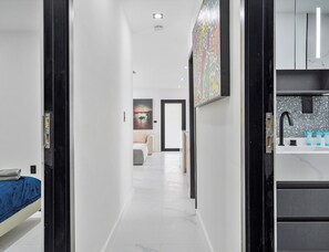 3 bedrooms, iron/ironing board, free WiFi, bed sheets - Chic & Modern Home w Pool, 3BR 7 guests (Miami)