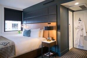 1 Schlafzimmer, Zimmersafe, Schreibtisch, Bügeleisen/Bügelbrett