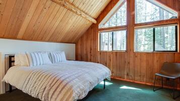 3 bedrooms, desk, iron/ironing board, free WiFi