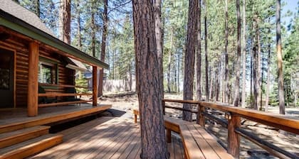 Black Butte Ranch Family Getaway, Short Walk to South Meadow Pool- Sleeps 12