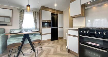 2 bedroom accommodation in Kewstoke, near Weston-Super-Mare
