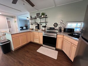 Fridge, microwave, oven, stovetop - Hobbs Haven at Lake Marion (Summerton)