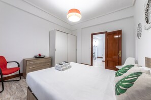 2 bedrooms, iron/ironing board, free WiFi, bed sheets