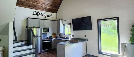 TV, stereoanlegg og kontorer