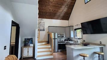 Televisio, stereot, työhuone