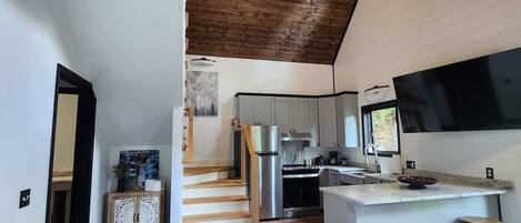 Télévision, chaîne hi-fi, espaces bureaux