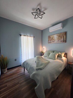 2 bedrooms, iron/ironing board, WiFi, bed sheets - Life's Especially Good Retreat!  ADA Accessible (Brevard)