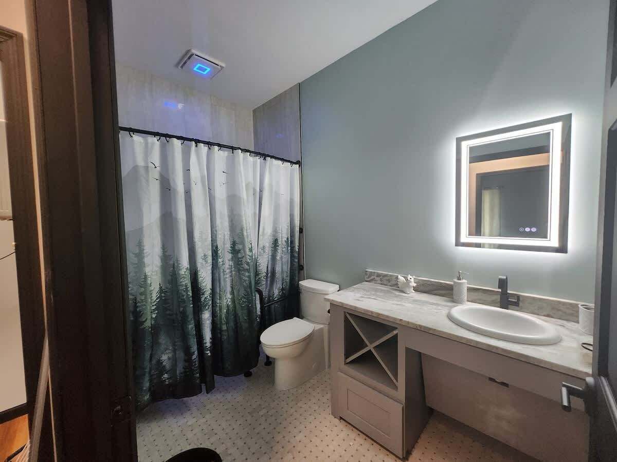 Shower, hair dryer, towels, shampoo