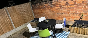 Wonderful 2 bed flat in the town centre/free parking.