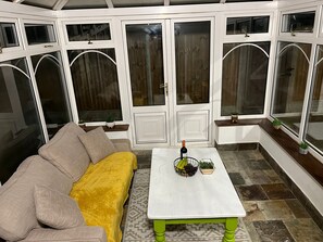 Interior - Wonderful 2 bed flat in the  town centre/free parking. (Bedford)