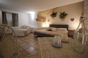 1 bedroom, iron/ironing board, free WiFi, bed sheets - Antica Dimora Pugliese nei Pressi Dell'aeroporto e Porto di Bari con Patio Relax (Bari)