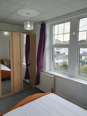 WiFi, bed sheets - Seabird of Trearddur Bay Anglesey (Trearddur Bay)