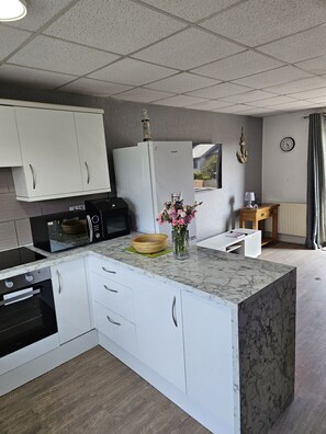 Fridge, stovetop, dining tables - Seabird of Trearddur Bay Anglesey (Trearddur Bay)