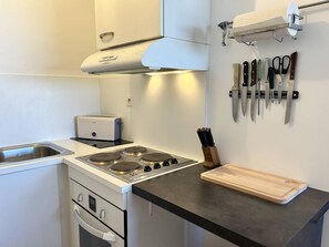 冷蔵庫、電子レンジ、オーブン、トースター