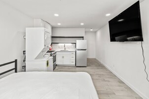 Egyptian cotton sheets, premium bedding, memory foam beds, free WiFi