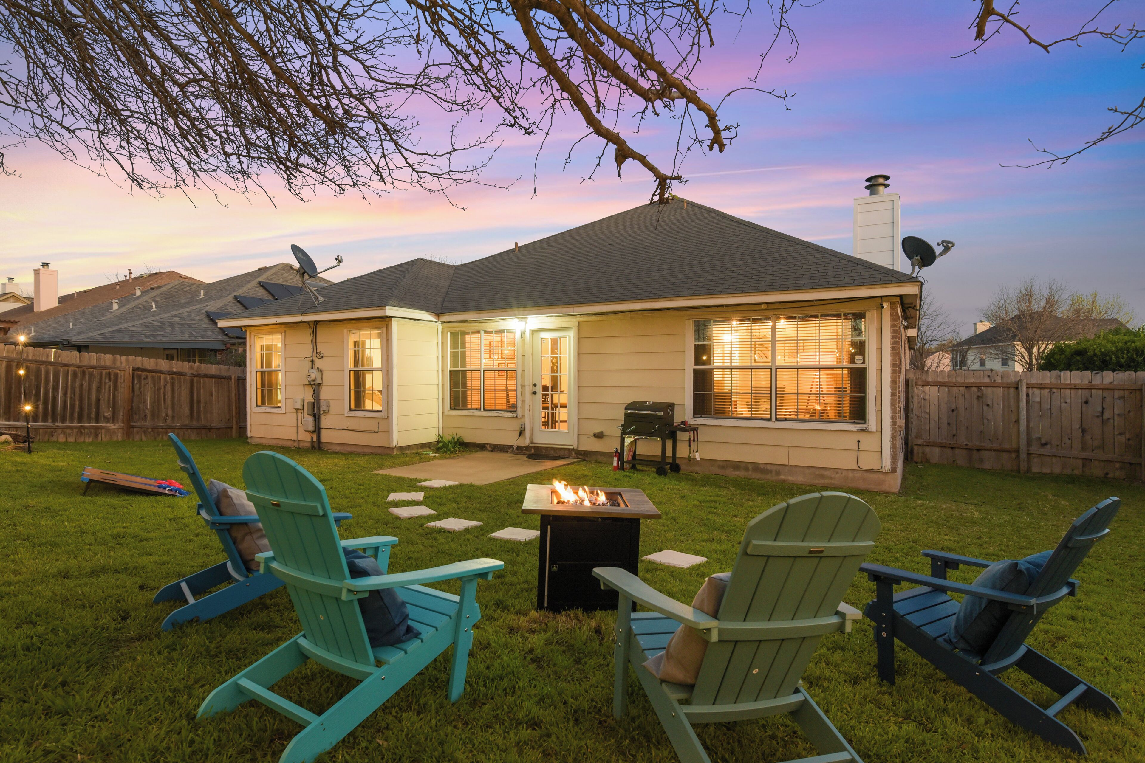 King Bed, EV Charger, Fire pit, Hammock, Game Room