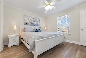 3 bedrooms, iron/ironing board, WiFi, bed sheets - C Waterfront Escape Stunning Sunsets & Full Condo (Corpus Christi)