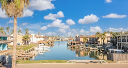 C Waterfront Escape Stunning Sunsets & Full Condo