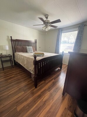 3 bedrooms, iron/ironing board, WiFi, bed sheets - Best Sunset Views on Lake Talquin! (Tallahassee)