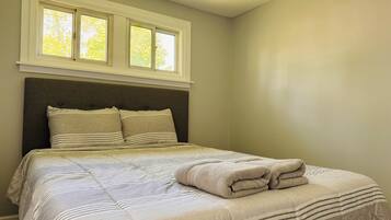 3 bedrooms, free WiFi, bed sheets