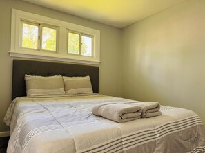 3 عدّة غرف نوم وواي فاي مجانًا وملاءات أسرّة