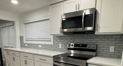 Beautiful Modern Ranch Near UB & Niagara Falls