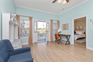 المنشأة من الداخل